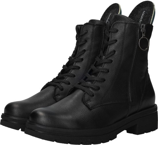 Zwarte leren veterboots met rits en ringdetail en logo op de binnenzool.