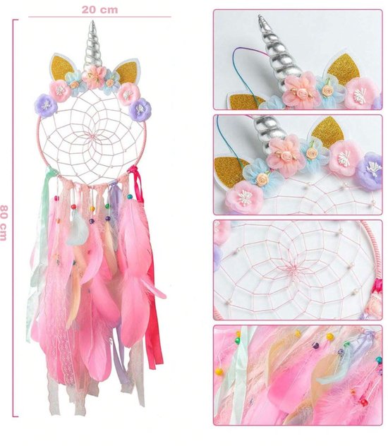 Roze dromenvanger met unicornhoorn, bloemen, linten en veren. Afmetingen: 80 cm hoog, 20 cm breed.