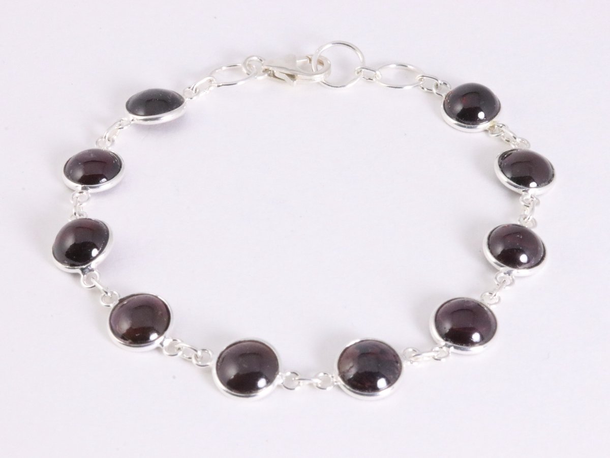 Fijne zilveren schakelarmband met granaat