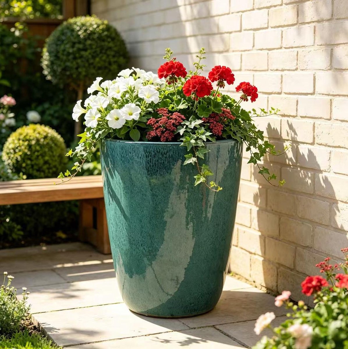 Bloempot Glanzend Verloopglazuur 38,5 Cm Hoog 49,5 Cm Keramiek Aqua Blue Rond Vorstbestendig Met Afwateringsgaten Voor Binnen En Buiten