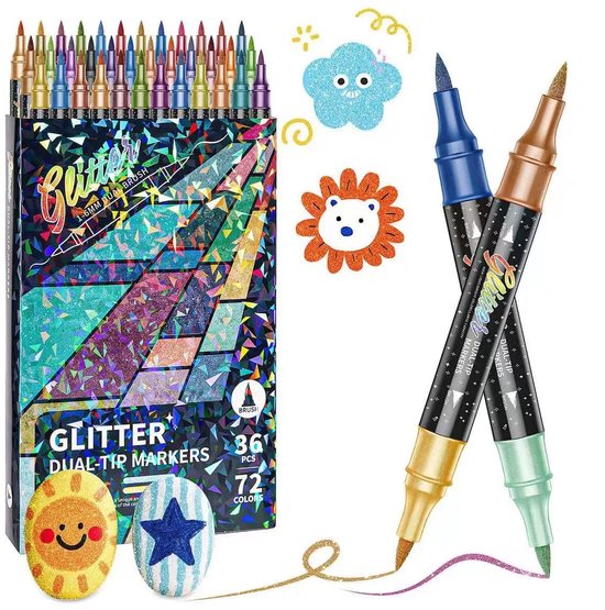 Doos met 36 glitter dual-tip stiften. Twee blauwe en gouden stiften liggen op een tekening. Twee versierde stenen liggen ernaast.