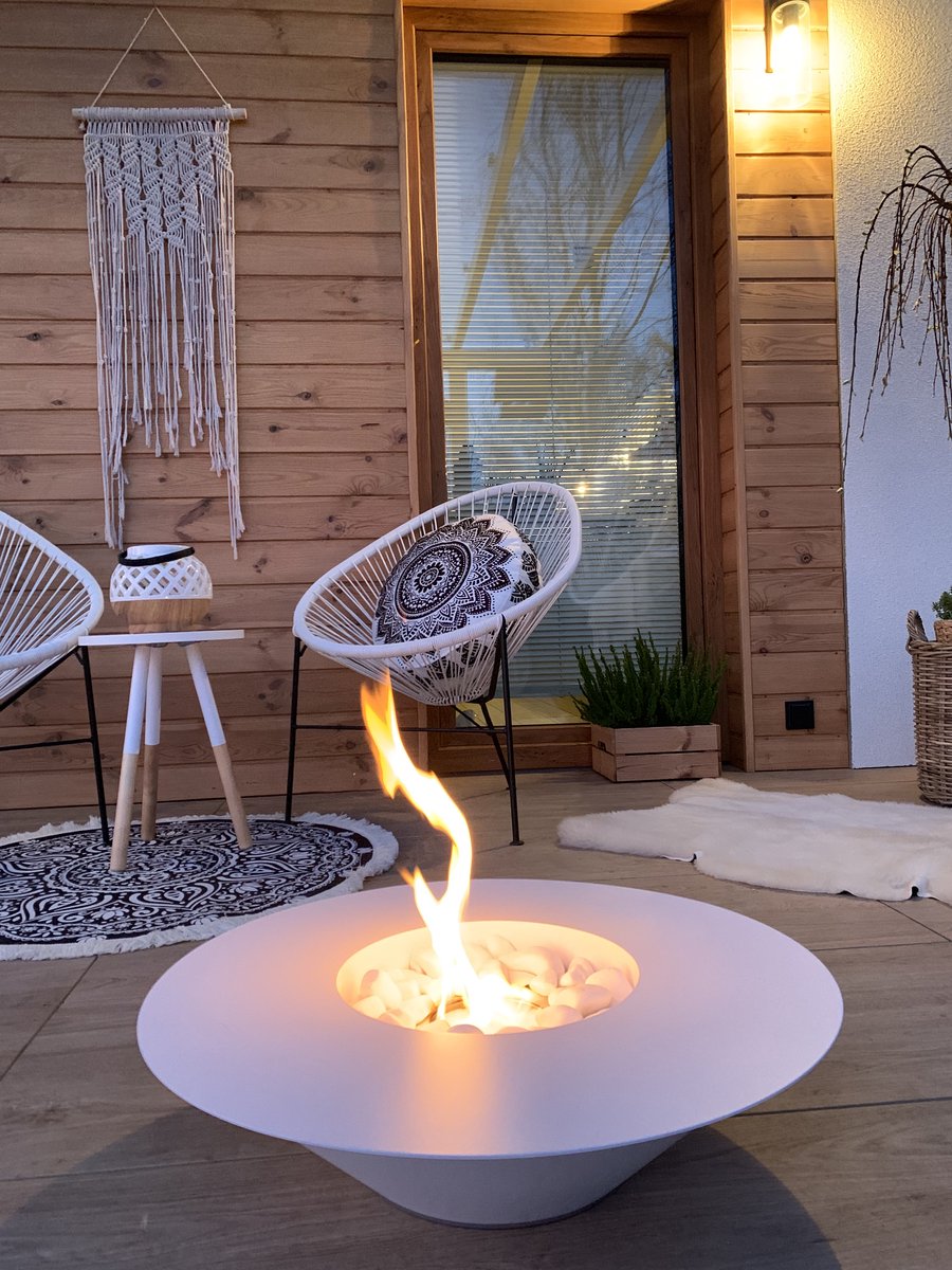 Luxe bio-ethanol sfeerhaard in Universe Wit – geschikt voor binnen- en buitengebruik – rookvrij en stijlvol design.