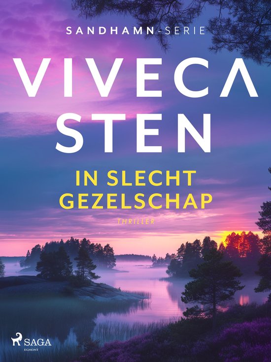 Couverture du livre 'In slecht gezelschap' de Viveca Sten, avec un coucher de soleil sur un lac brumeux et une bruyère violette au premier plan.