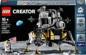 LEGO Creator Expert Maanlander set 10266 met doos, grijze en gouden maanlander en astronauten op maan.