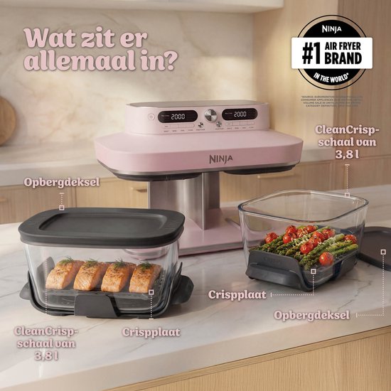 Ninja airfryer met glazen schalen, crispplaten en bewaardeksels uitgestald op een aanrecht met labels.