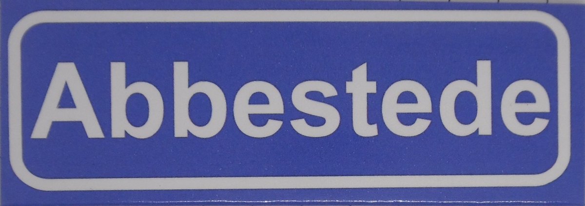 Souv© - koelkast magneet - plaatsnaam bord - kombord - souvenir - koelkastmagneetje - relatiegeschenk Abbestede