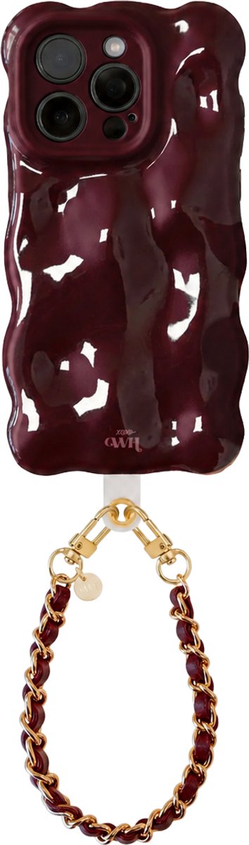 xoxo Wildhearts Bubbly case Burgundy - Classic Chain (kort koord) - geschikt voor iPhone 16 Pro Max - Hoesje met telefoonkoord - golvend hoesje met schakelkoord - Telefoonhoesje met afneembaar koord - schokbestendig - Bordeaux rood / Burgundy