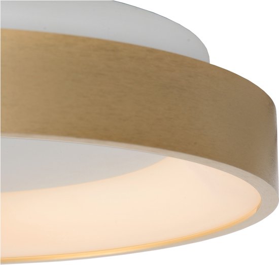 Close-up van een dimbare LED-plafondlamp met een matgouden ring en diffuser.