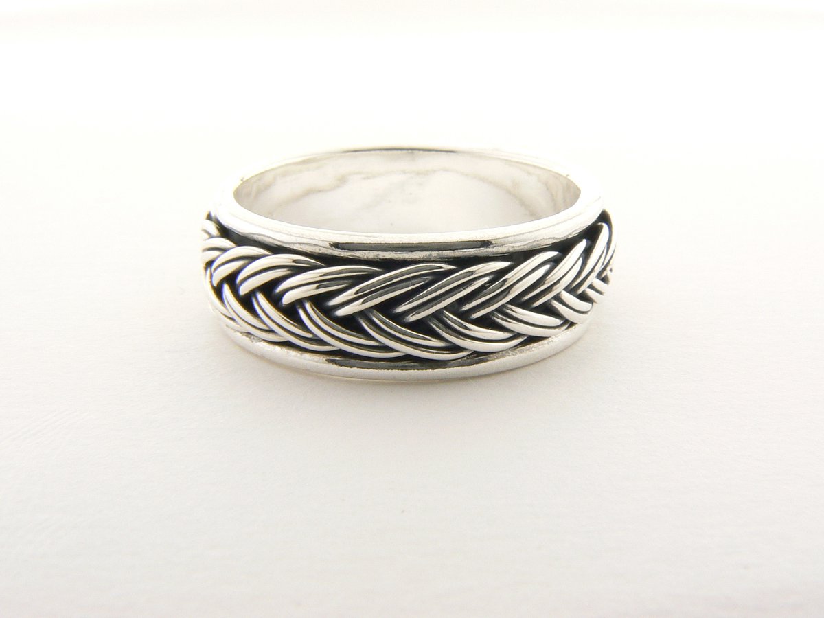 Zilveren ring met vlechtmotief - maat 19