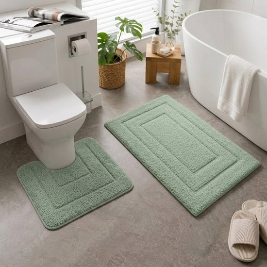 Zachtgroene badmat 50x80 cm en U-vormige toiletmat 40x50 cm voor een badkamer.