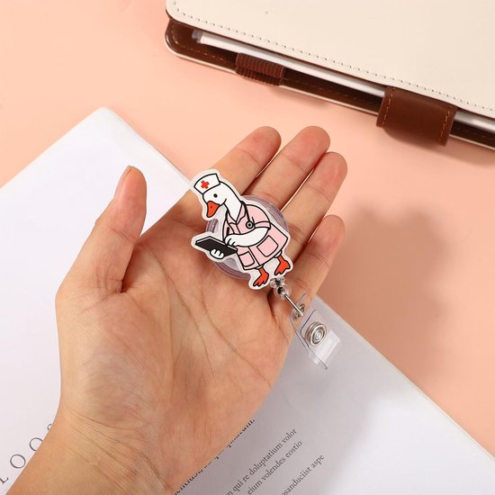 2 Stuks Retractable Badge Reel met Acryl Dumb Goose Design voor Ziekenhuispersoneel en Verpleegkundigen - ID Kaarthouder Decoratie voor Pediatrie en Medische Professionelen — afbeelding 2