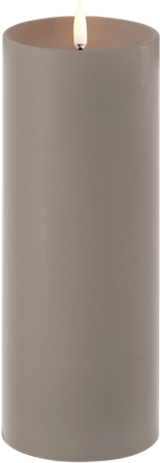 Uyuni Piffany Copenhagen Lighting UYUNI LED pillar candle w. shoulder, Sandstone, Smooth, 7,8x20,3 cm - MOOIE LED KAARS MET SCHOUDER ZAND