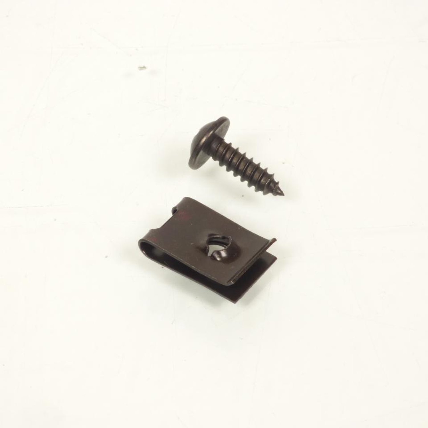 Lot de 25 agrafes et 25 vis de carénage Ø5mm RSM pour moto scooter Neuf