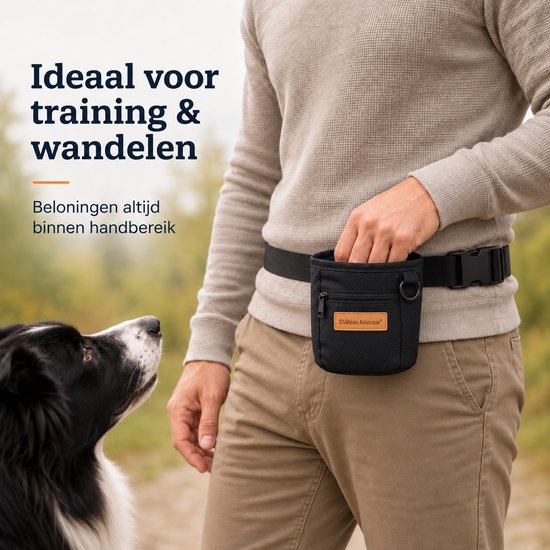 Zwart trainingszakje aan een heupband, met een ritsvak en een opening voor beloningen. Een zwarte bordercollie kijkt naar een man.