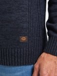 Detail van donkerblauwe gebreide trui met Petrol Industries label.