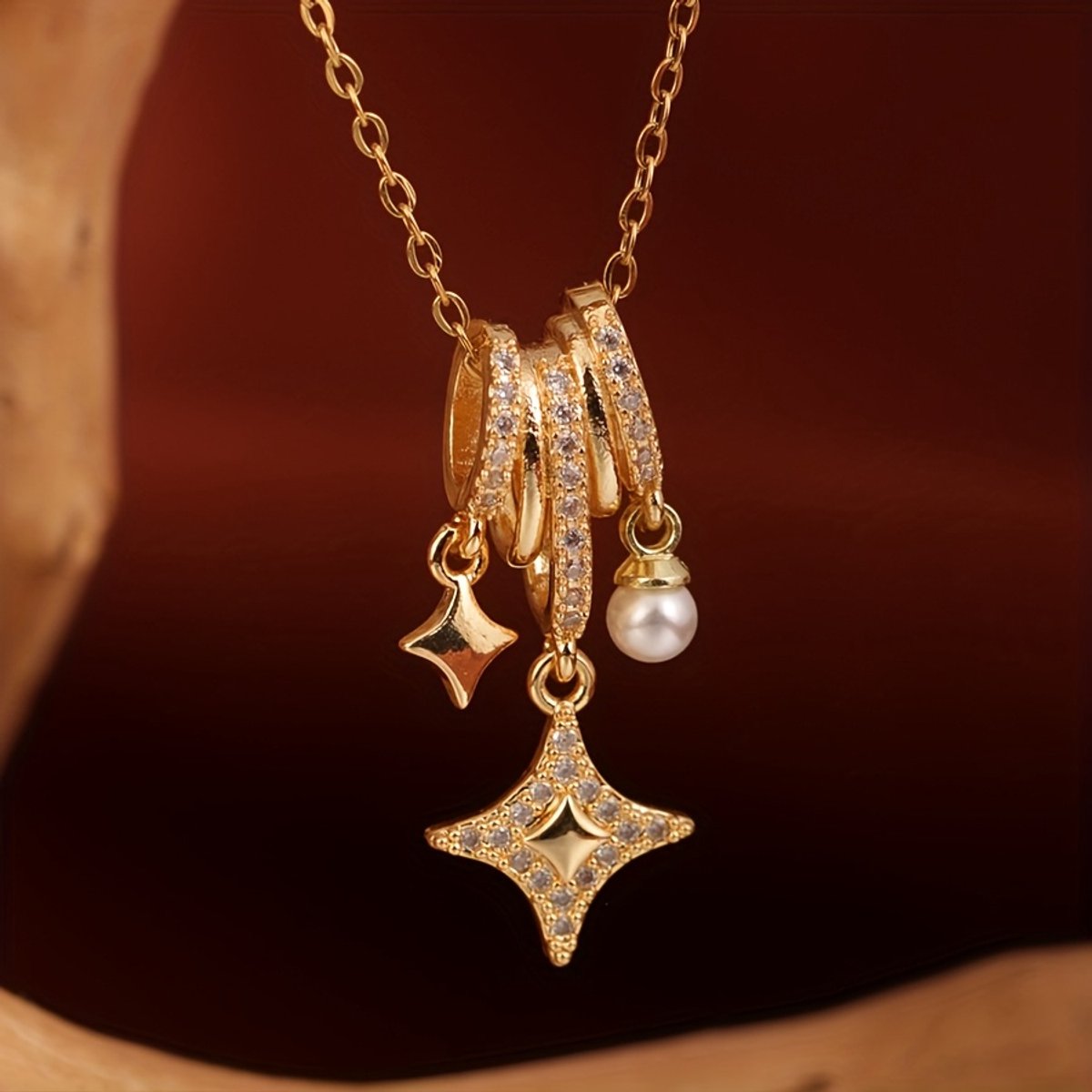Sjika - Sterren Ketting Dames Goud – Ketting met Ster Hangers & Parel – Fonkelende Damesketting – Cadeau voor Haar