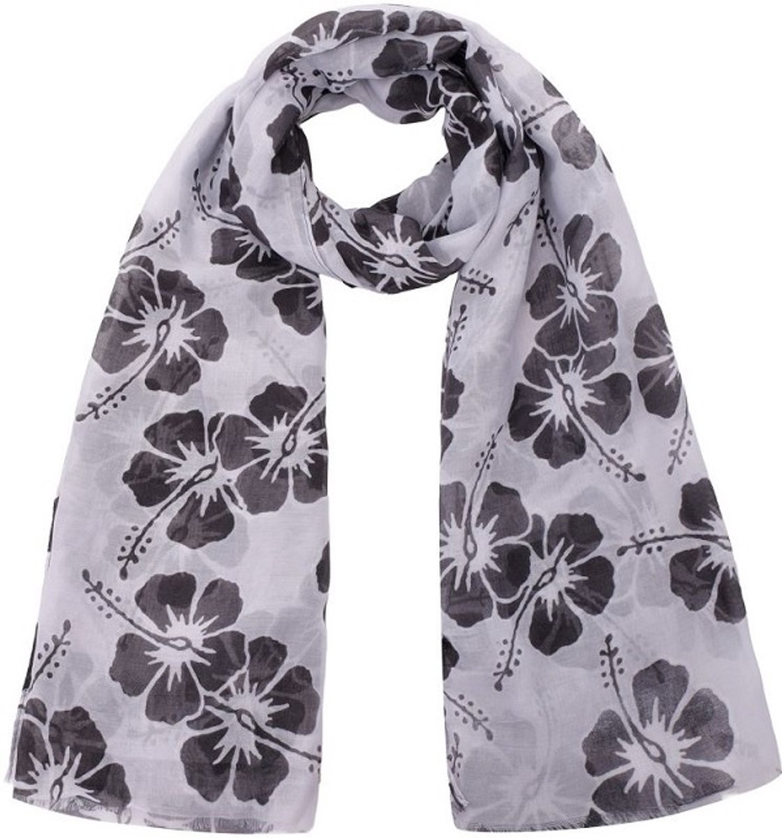 Een sprekende sjaal (180x90cm) met zwarte bloemen. Comfortabel om te dragen door de soepel vallende stof. Een fijne zomersjaal, maar ook na de zomer is deze sjaal nog heel goed te combineren met kleding. Voor uzelf of als cadeau.