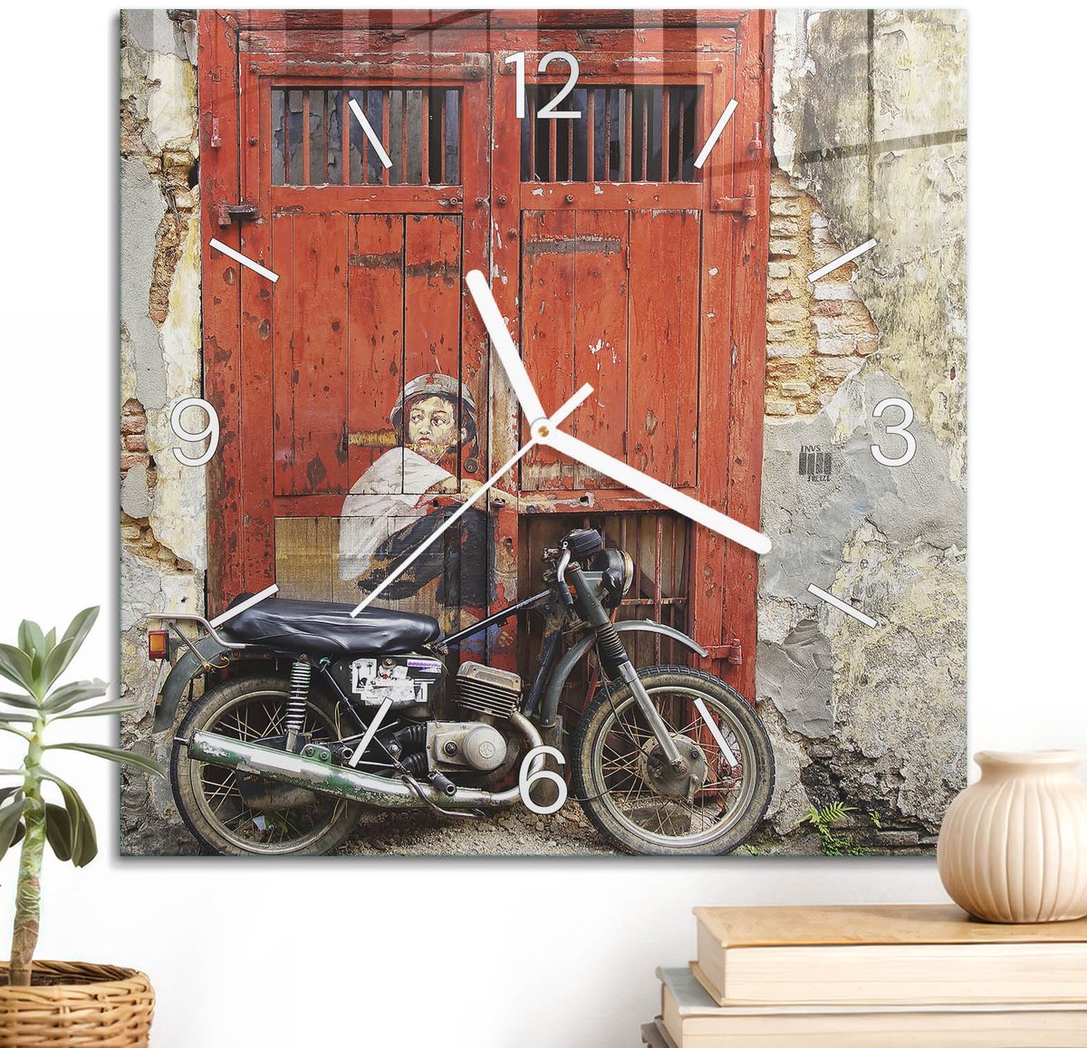 ArtPrintCave Rood Glazen Klok - 30x30 cm - Wandklok Vierkant - Retro Motorfiets Stille Wandklok - Voertuigen Wandklok Keuken - Witte Klokwijzers