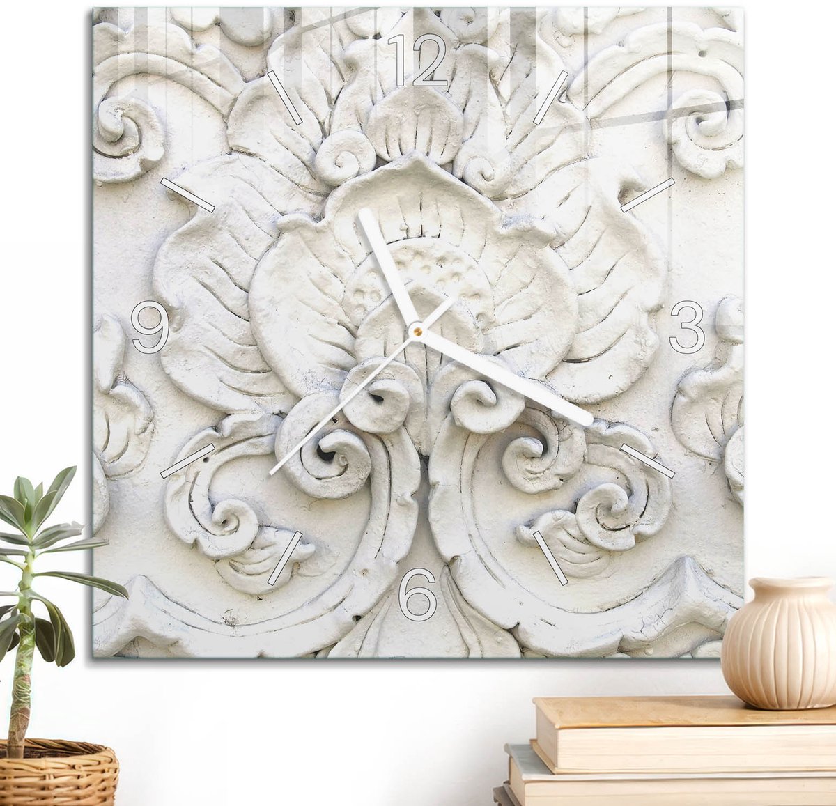 ArtPrintCave Wit Glazen Klok - 30x30 cm - Wandklok Vierkant - Witte Ornamenten Stille Wandklok - Kunst Wandklok Keuken - Witte Klokwijzers