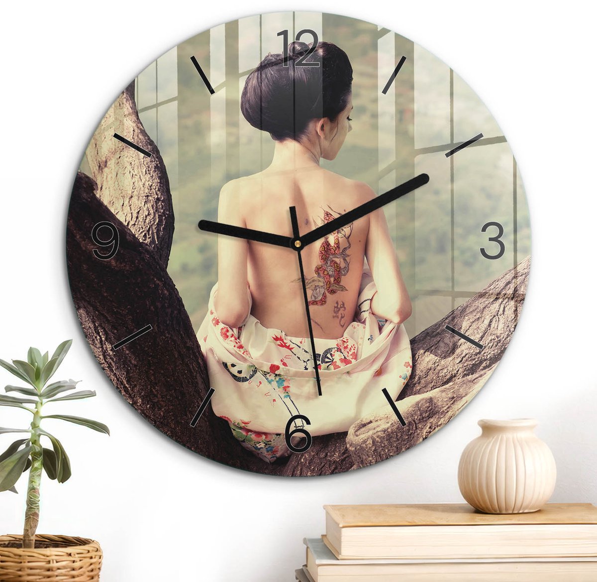 ArtPrintCave Beige Glazen Klok - Wandklok 30 cm - Muurklok Rond - Spirituele Elegantie Stille Wandklok - Mensen Wandklok Keuken - Zwarte Klokwijzers