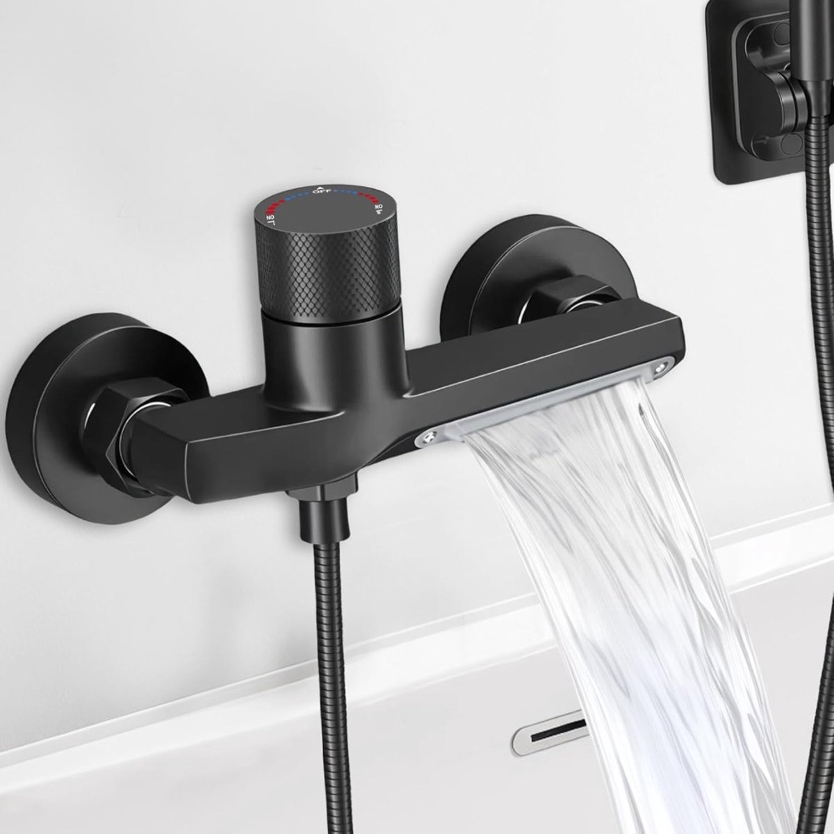 Moderne Zwarte Watervalkraan Met Verstelbare Knop – Massief Messing, Snelle Omschakeling Bad/Handdouche, Rood/Blauwe Temperatuurmarkering – Montageafstand 135–170 Mm – Voor Badkamer En Douche