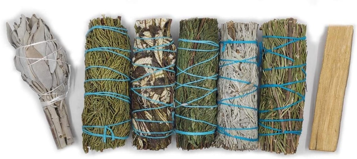 Wierookset, bestaande uit Palo Santo, witte salie, ceder, rozemarijn, jeneverbes, blauwe salie en Santa Yerba