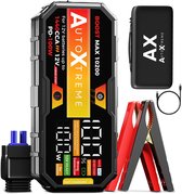 AutoXtreme jumpstarter met startkabels, opbergkoffer en laadkabel.