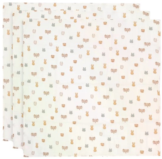 Drie opgevouwen witte hydrofiele doeken met een schattig patroon van kleine dieren in zachte kleuren.