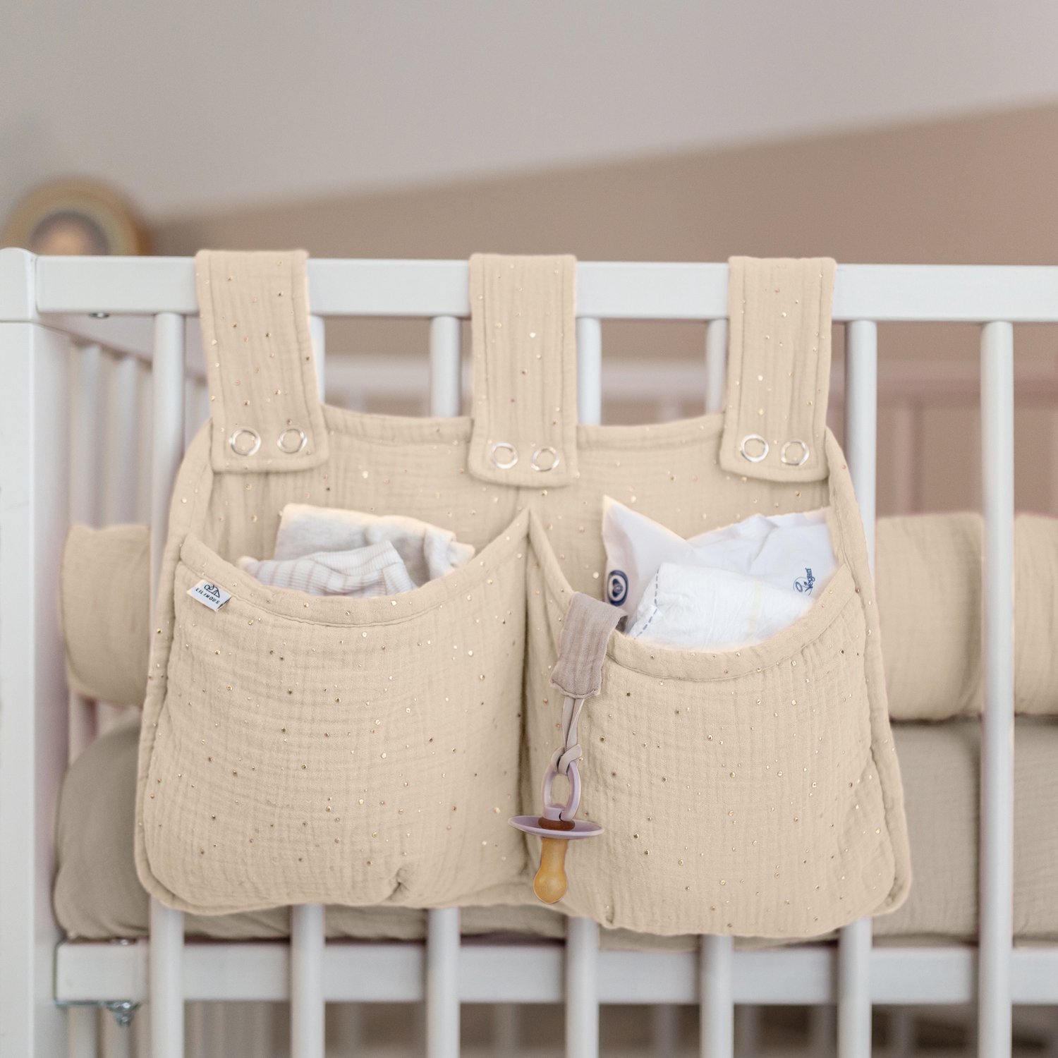 LILIMAUS Bed organizer voor kinderbed met gouden details - hangend bedtasje met 2 vakken - mousseline katoen - crème