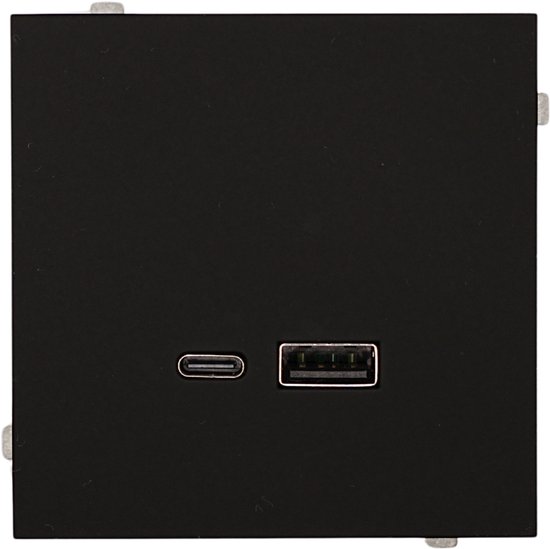 Zwarte, vierkante Luranova wandcontactdoos met één USB-C en één USB-A poort.