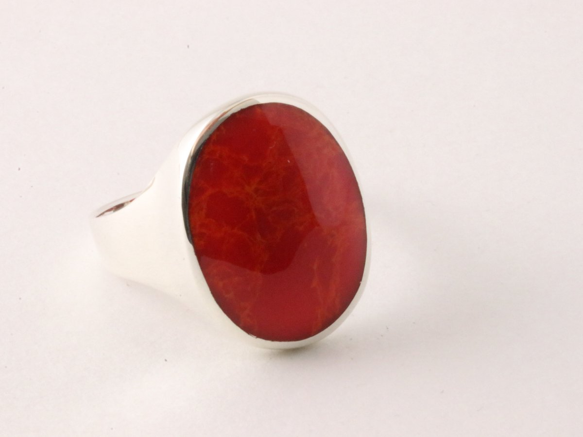 Ovale zilveren ring met rode koraal steen - maat 18