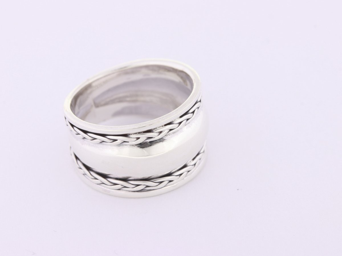 Hoogglans zilveren ring met kabelpatronen - maat 19.5