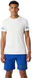 Mannen sportshirt in gebroken wit met blauwe BORG opdruk op de mouwen en shorts.