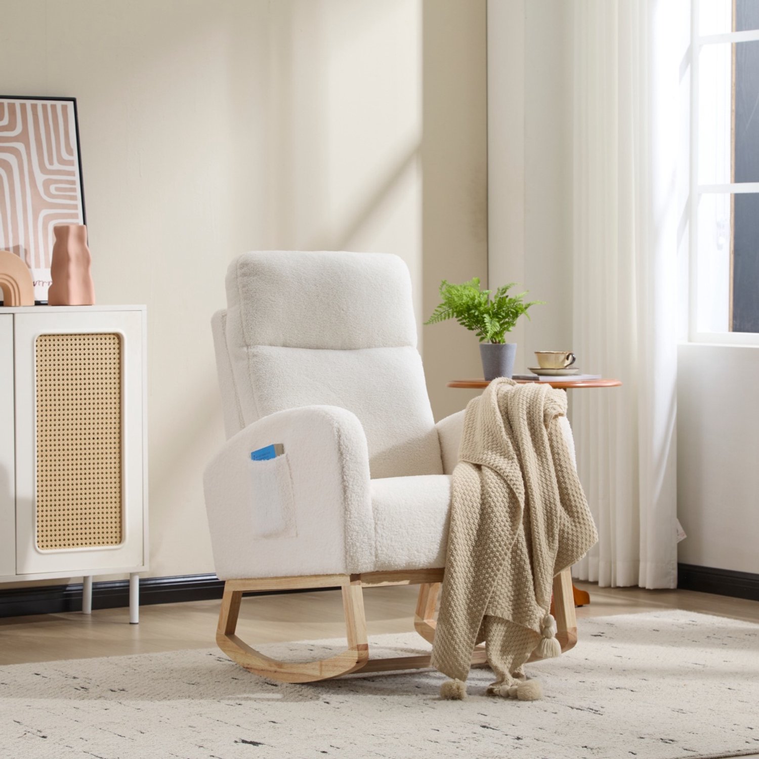 HAUSS SPOLE Schommelstoel - Fauteuil met Hoge Rugleuning en Zijvak - Voor Baby- en Woonkamer - Teddystof en Houten Onderstel - Wit