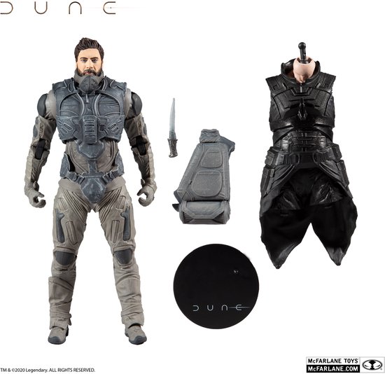 Dune actiefiguur met accessoires: mes, rugzak, extra bovenlichaam-harnas en zwarte standaard.