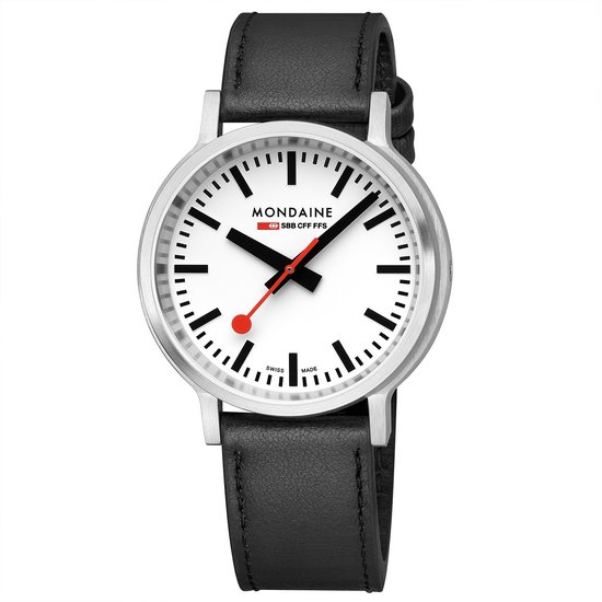 Mondaine SBB CFF FFS horloge met witte wijzerplaat, zwarte wijzers, rode secondewijzer en zwarte leren band.