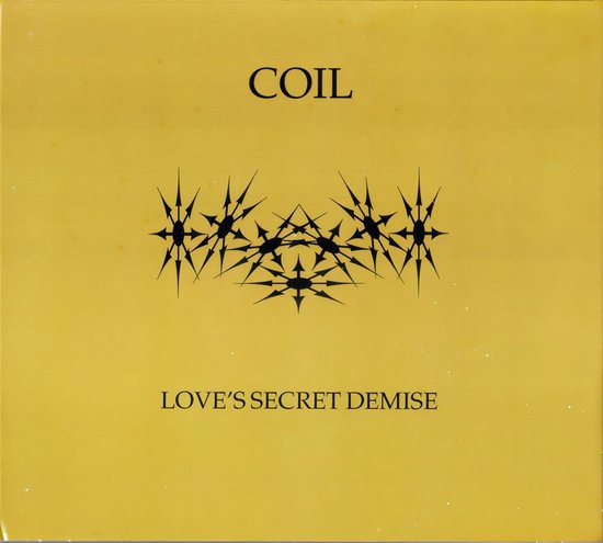 Geel albumhoesje met zwarte tekst 'COIL' bovenaan en 'LOVE'S SECRET DEMISE' onderaan, met een centraal zwart sterornament.