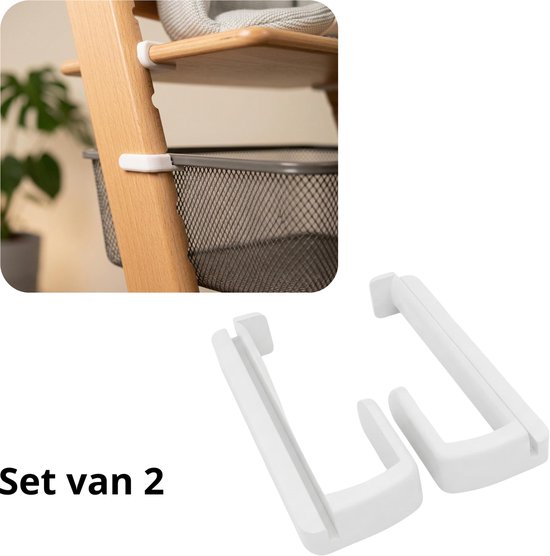 Twee witte adapters voor een kinderstoel en een mand, met Nederlandse tekst 'Set van 2'.