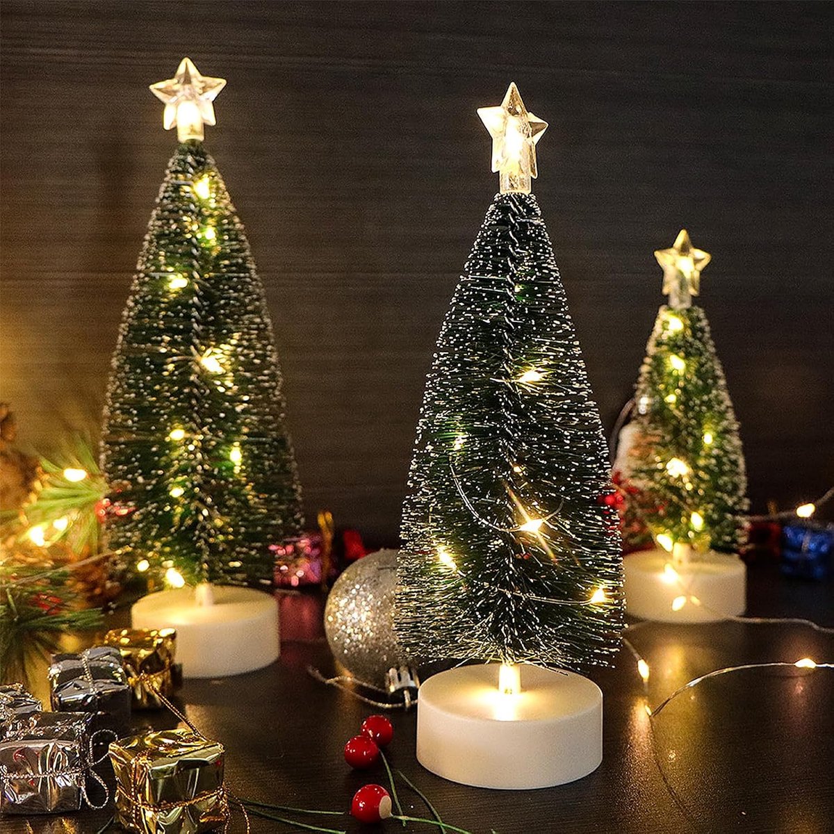 3 stuks kleine kerstboom met verlichting 6,5 inch hoog tafelblad kerstboom mini kunstmatige kerstboom met LED kunstmatige dennen slanke kerstboom plastic desktop ornament met basis voor