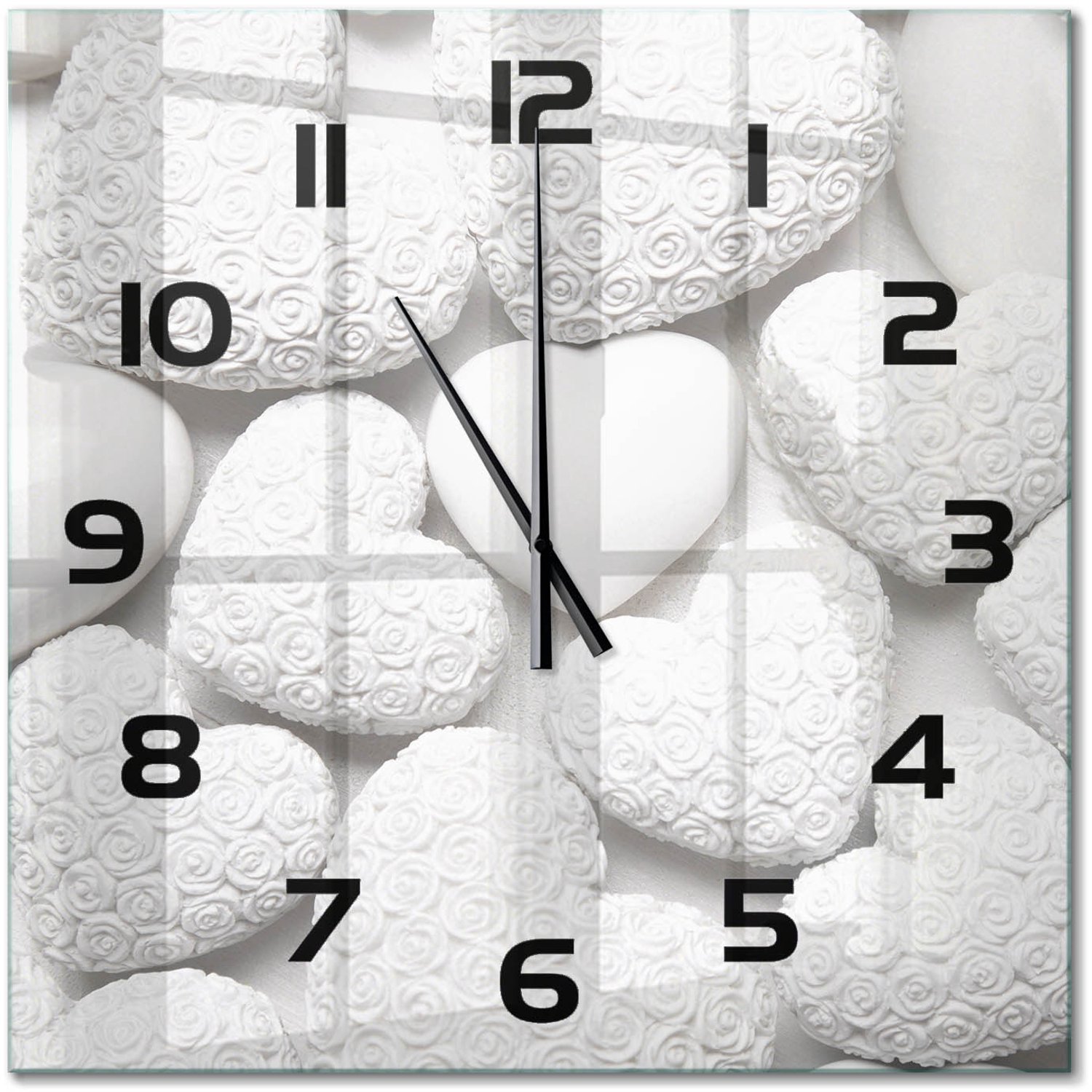 TULUP Wandklok - Witte achtergrond met hartjes Gekleurde Glazen Klok - 60x60 cm - Wit Glazen Klok Met Print - Zwarte handen - Vierkante Klok - Moderne Wandklok Glas - Wandklok Glas Decoratie