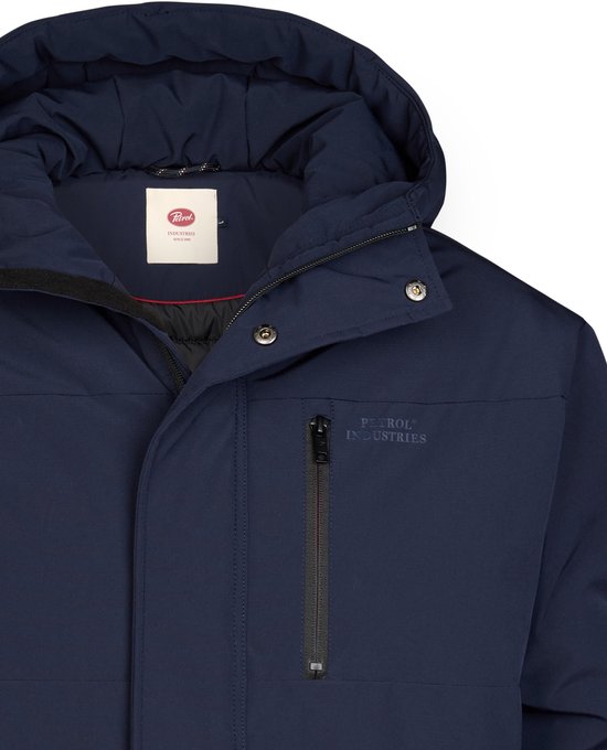Donkerblauwe Petrol Industries parka met capuchon, borstzak met rits en merklogo.