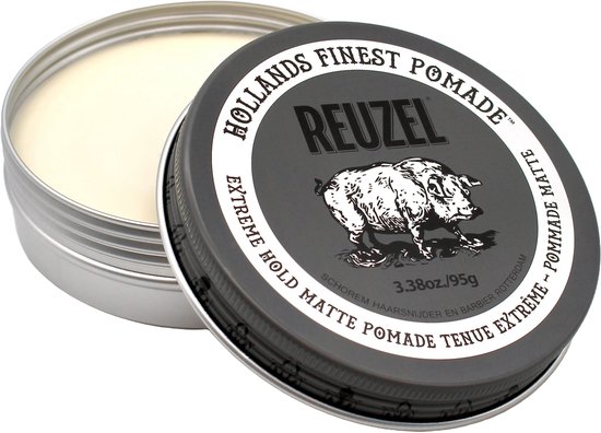 Open blik Reuzel Extreme Hold Matte Pomade met romige witte textuur zichtbaar.