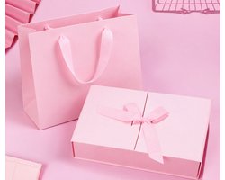 Cadeaudoos + Tasje - 26*19*8 cm - Geschenkdoos met Magneet - Giftbox - ROZE - TWEE DEKSELMODEL - Gelamineerd Karton - met Lint - Vouwdoos - Verpakking