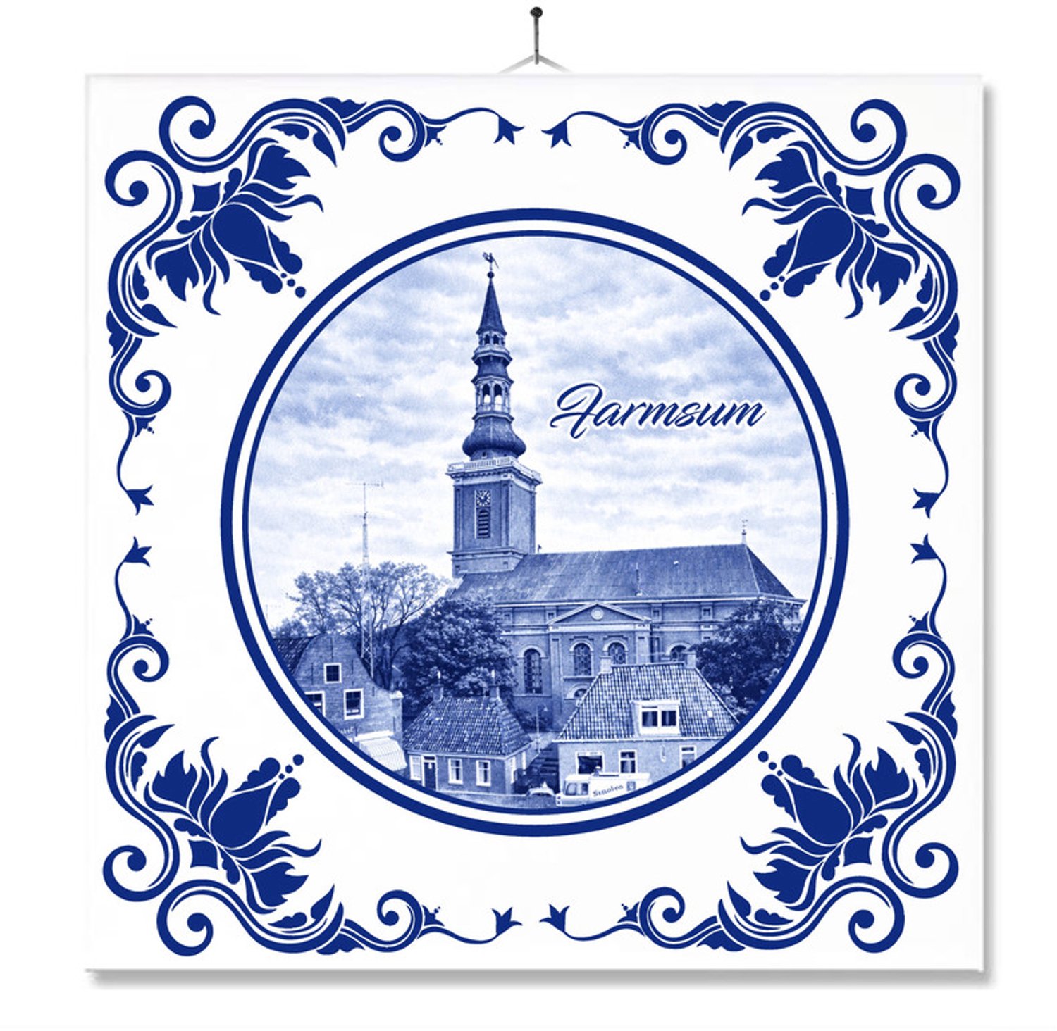 MC Living Tegel Met Opdruk | Farmsum | Delft Blauw | Cadeau | Inclusief Geschenkdoos | Standaard | Ophangsysteem