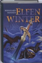 Boekomslag 'Elfenwinter' met een bevroren zwaard en helm in de sneeuw.