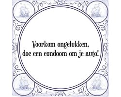 Tegeltje met Spreuk (Tegeltjeswijsheid): Voorkom ongelukken, doe een condoom om je auto! + Kado verpakking & Plakhanger