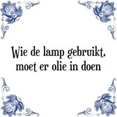 Tegeltje met Spreuk (Tegeltjeswijsheid): Wie de lamp gebruikt, moet er olie in doen + Kado verpakking & Plakhanger