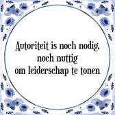 Tegeltje met Spreuk (Tegeltjeswijsheid): Autoriteit is noch nodig, noch nuttig om leiderschap te tonen + Kado verpakking & Plakhanger