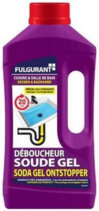 Paarse fles met rode dop en het label "DÉBOUCHEUR SOUDE GEL SODA GEL ONSTOPPER". Illustratie van een verstopte gootsteen en een pijlsymbool met "20 min."