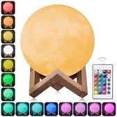 Maan Lamp RGB – 3D print Maan Lamp op houten standaard – USB Oplaadbare Maanlamp met 16 kleurstanden – Sfeerlamp - Leeslamp - LED Nachtlamp - 15 cm - Met 24 Toetsen Afstandsbedieni